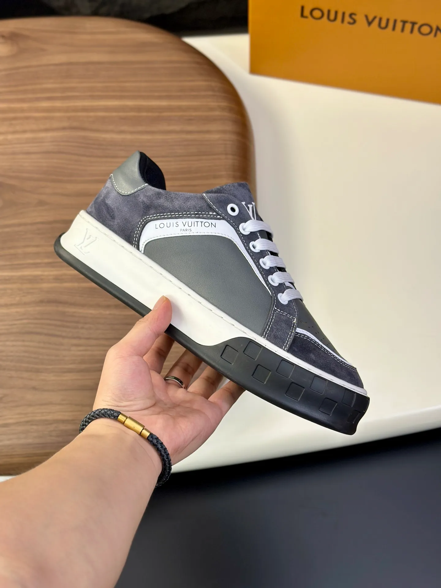 Men's shoes💰740 Lv 🔍Top purchasing agent🇮🇹 Louis Vuitton, the sports sneaker counter is synchronized, the uppers are imported from Italy, high-quality splicing colorful and complex crafts, the imported mesh padding is soft and comfortable, soles: original soles specially provided by the original factory, T men's men's shoes 💰U exclusive movable molded soles are super comfortable, original factory and single goods, 🔍🔍high quality, you can enter and leave the counter at will, welcome to compare, code number 38-44 (customized 45)